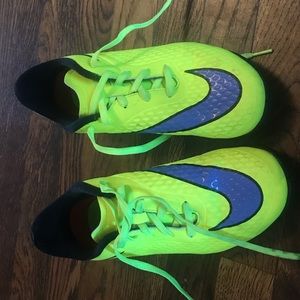 Nike Hypervenom Indoor Soccer 6Y / size 6 Volt
